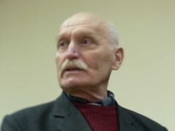 Світлої пам'яті Володимира Даниловича Бондаренка.